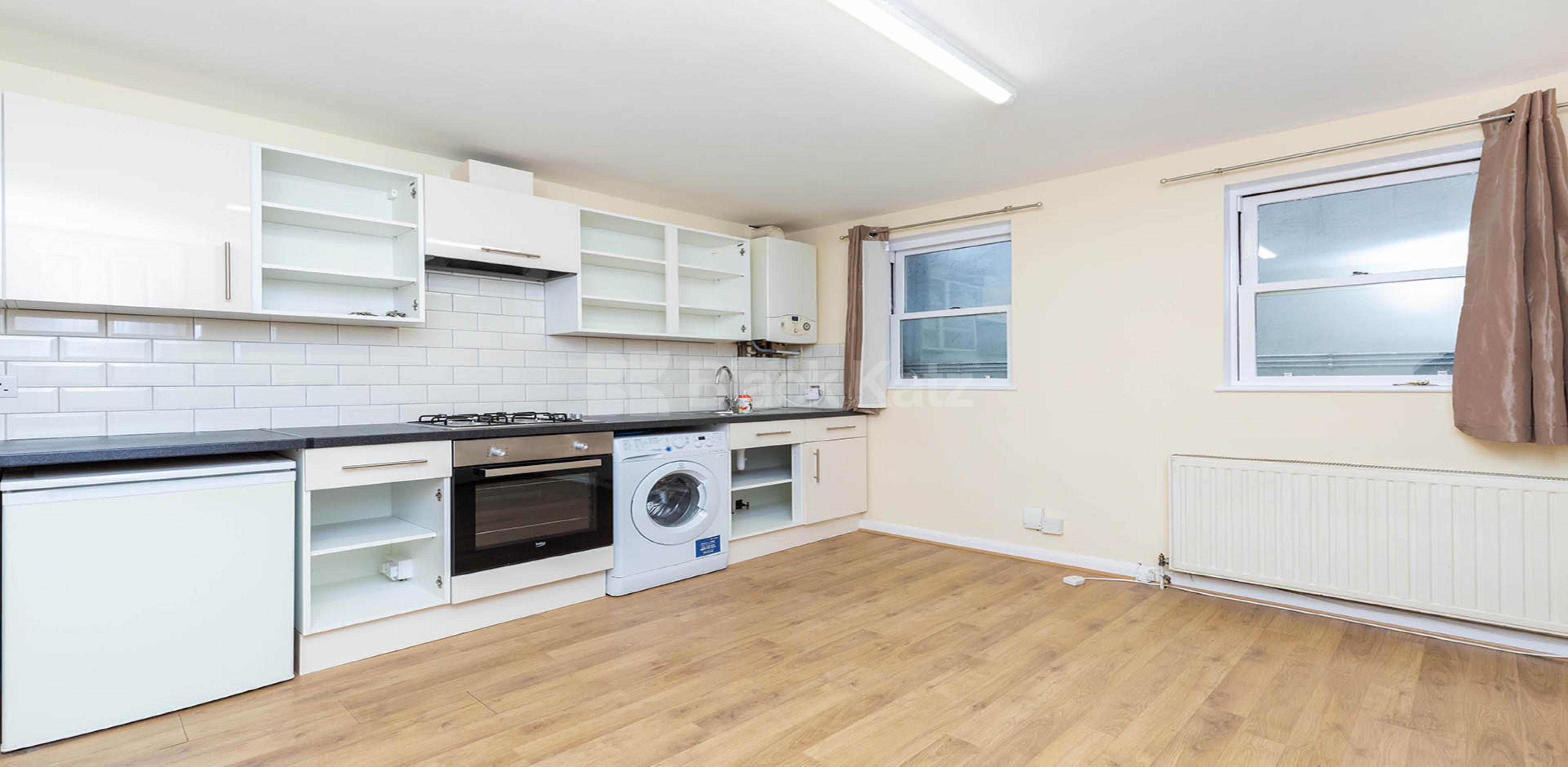 			LOCATION LOCATION LOCATION !!!, 1 Bedroom, 1 bath, 1 reception Flat			 Swan Yard, ISLINGTON N1 N1